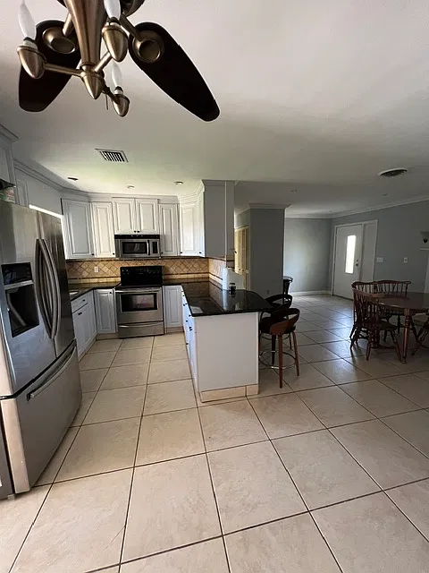 3 bed, 1384 sqft, $2,100 — Photo 4