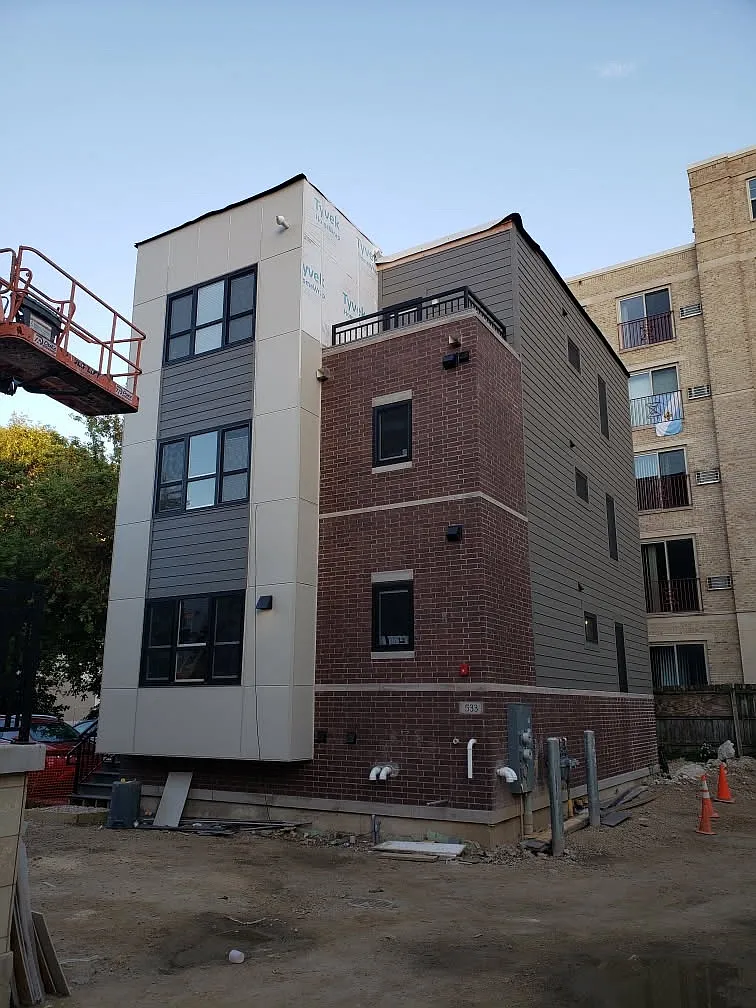 533 W Mifflin St — Photo 1