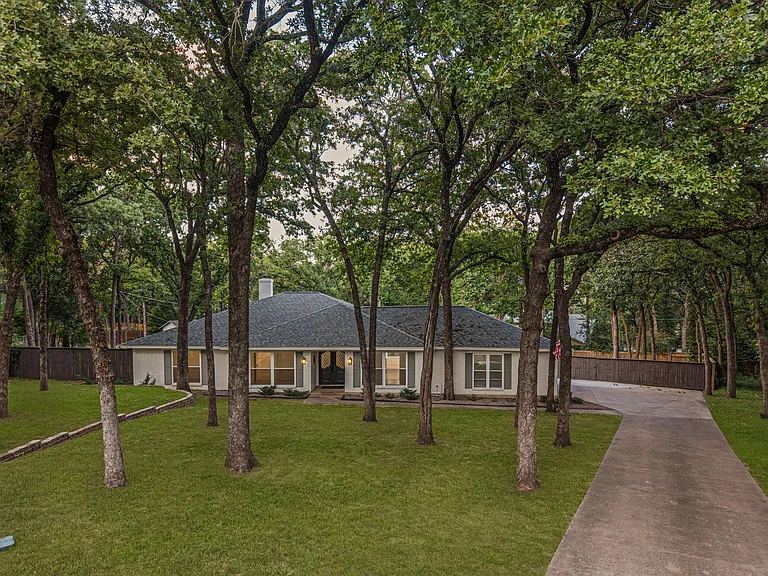 1015 Cimarron Cir — Photo 2