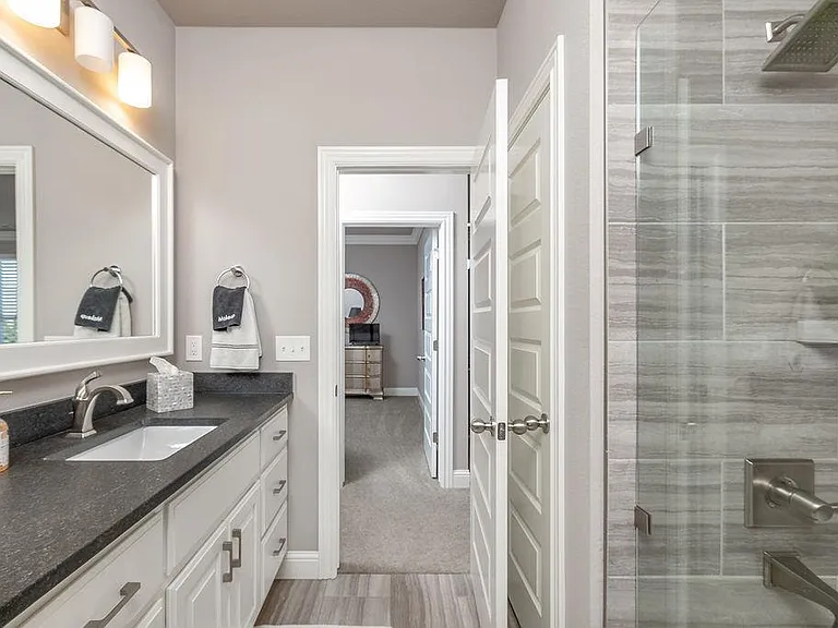 1235 E Adelaide Ln — Photo 40