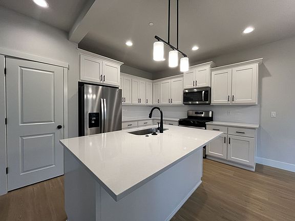 5th image of 184 SE 47th Ave