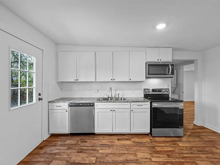 105 Short St — Photo 14