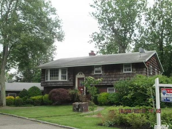 9 Kennedy Ln, West Islip, NY 11795