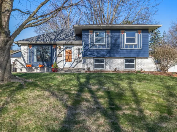 742 34th St, West Des Moines, IA 50265