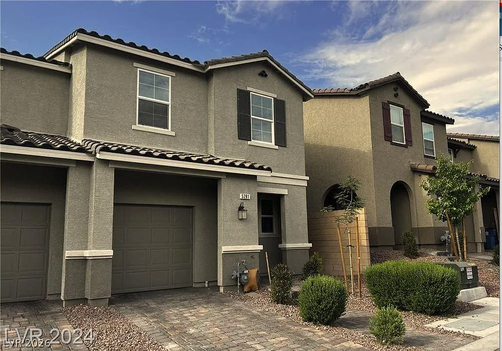 3 bed, 2.5 bath, 1722 sqft, $1,995 — Photo 1