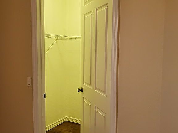 Guest Walkin closet