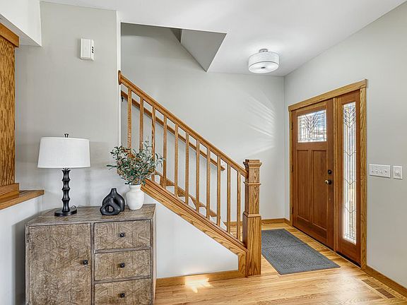 3rd image of 799 Manomin Ave