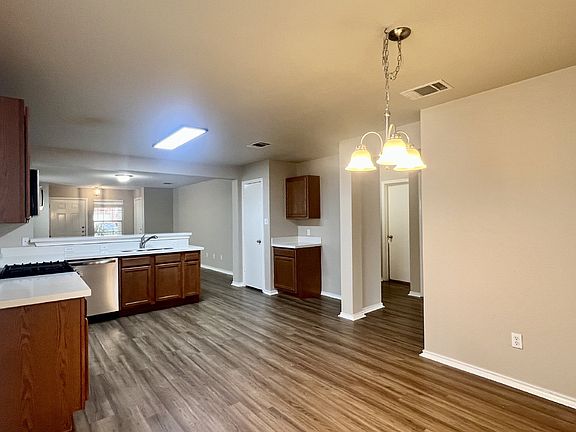 5th image of 228 Black Forest Rd