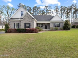 354 Crown Pointe Dr, Hampstead, NC 28443