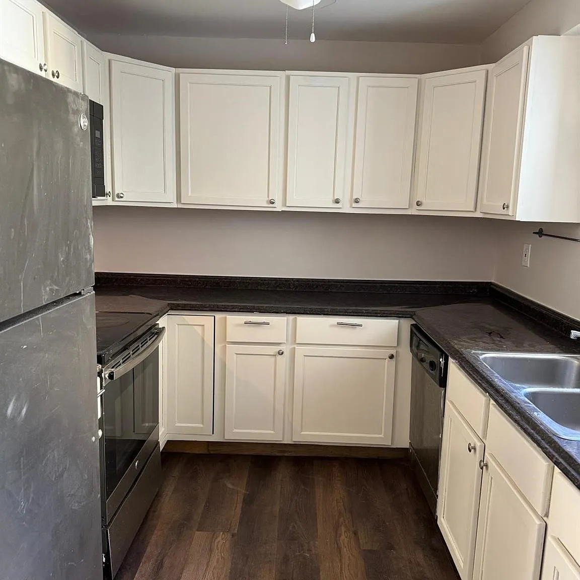 2 bed, 2.0 bath, 1218 sqft, $2,000 — Photo 2