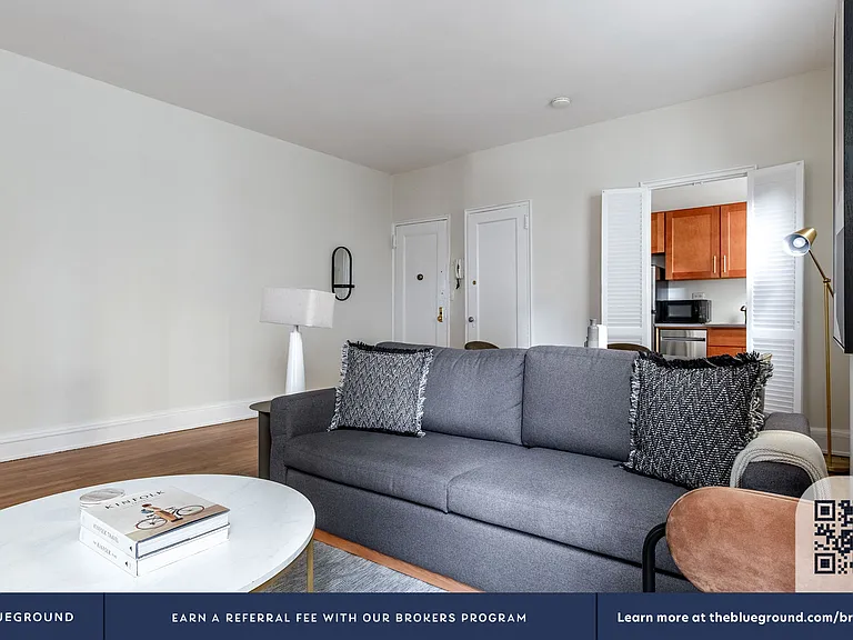 952 5th Ave #5A — Photo 4