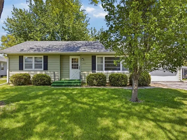 1480 Henderson Dr, Marion, IA 52302