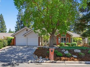 10130 N Heather Dr, Fresno, CA 93720