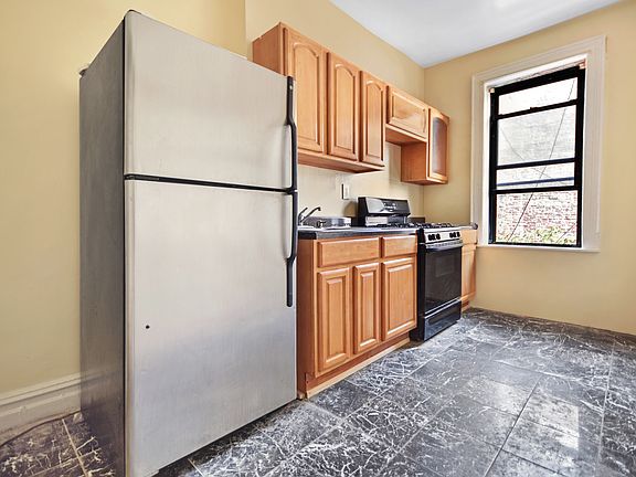 5th image of 2917 Newkirk Ave