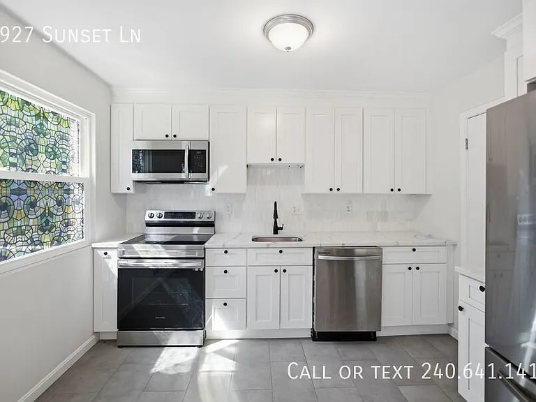 2927 Sunset Ln — Photo 3
