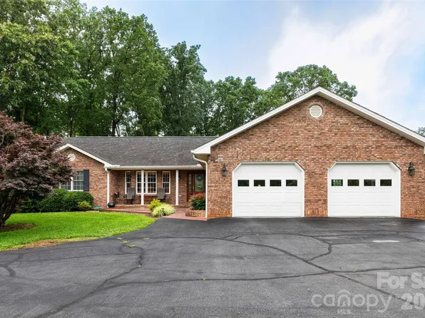 45 Presbyterian Church Rd, Mills River, NC 28759