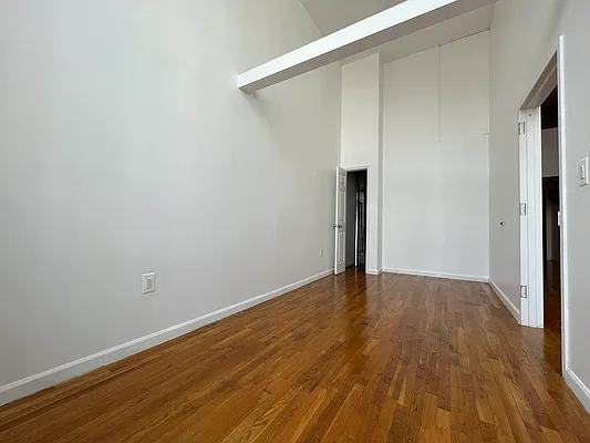 Rented by The InHouse Group | media 18