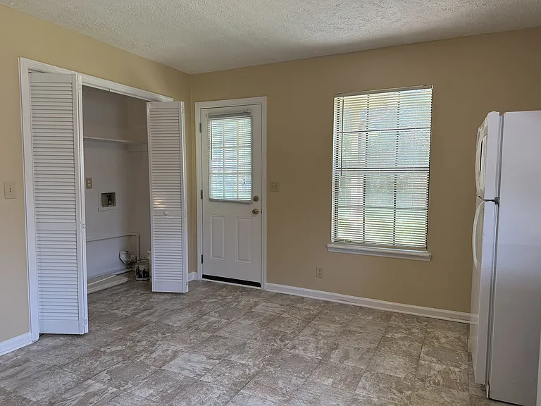 Dine-in Kitchen with laundry hook-ups