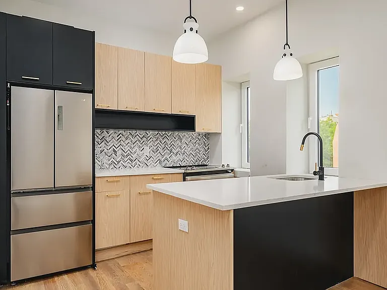 80 Monroe St #6 — Photo 3