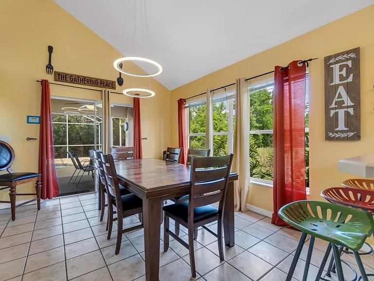 Balmoral Ct — Photo 27