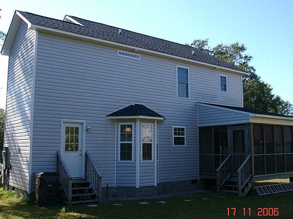 rear of home w/scr porch