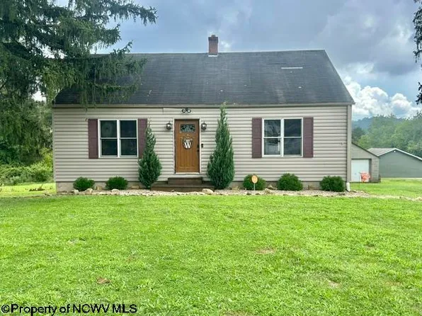 339 Chesapeake Rd, Fairmont, WV 26554