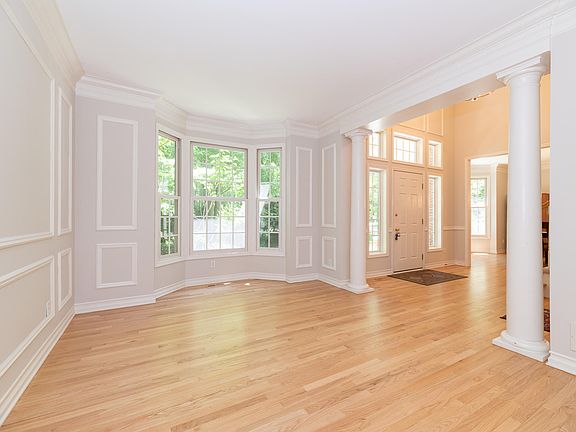 5th image of 6813 Walden Park Ln