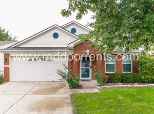 9219 Crossing Dr, Fishers, IN