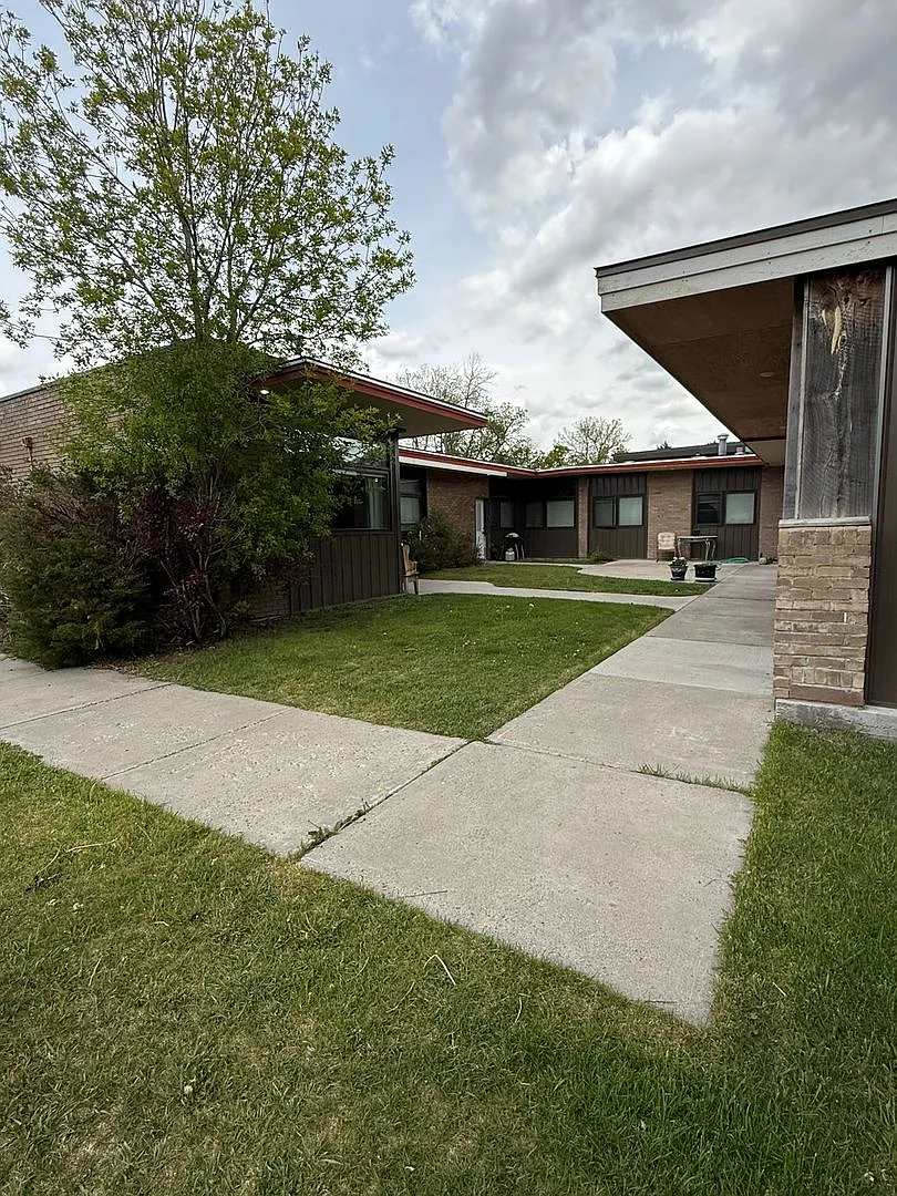 601 Robin Lane — Photo 2