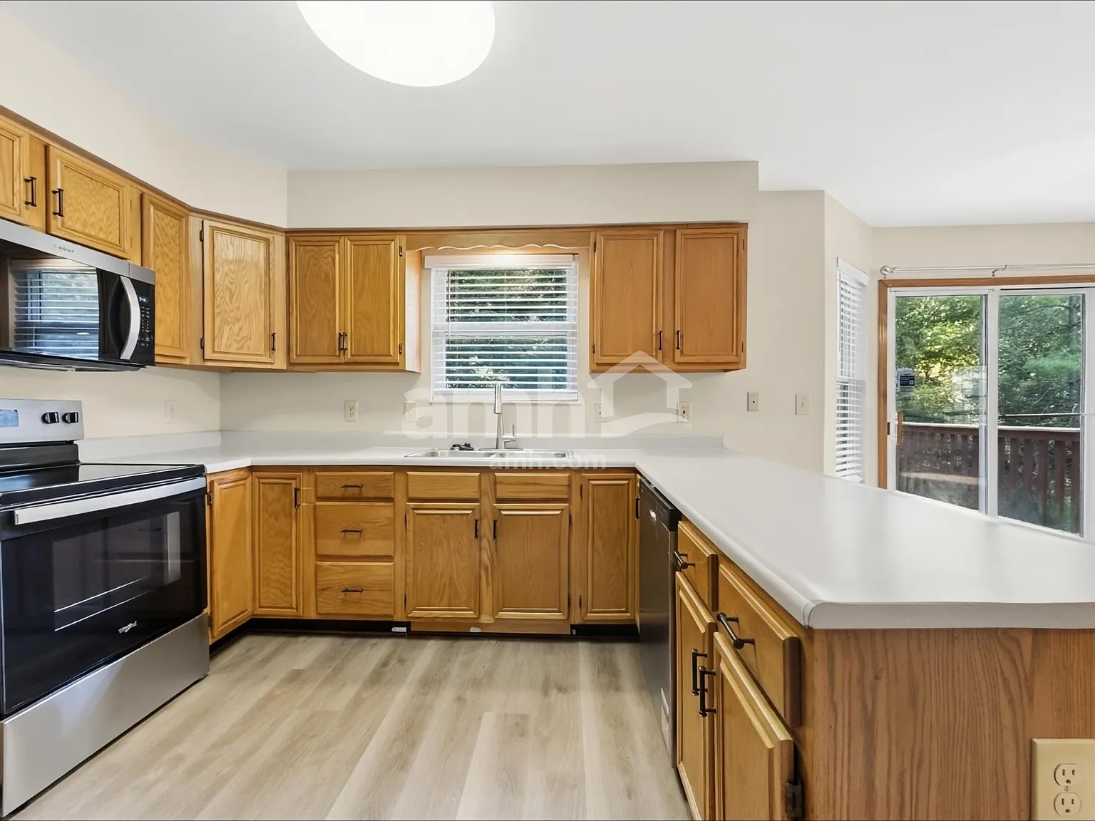 4 bed, 3.5 bath, 2270 sqft, $2,765 — Photo 3