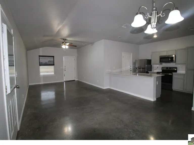 300 Lowes Blvd #B — Photo 14