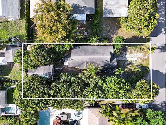 2nd image of 31 NE 14th Avenue