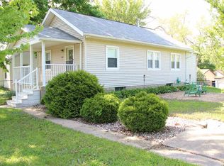 1100 22nd Ave SW, Cedar Rapids, IA 52404