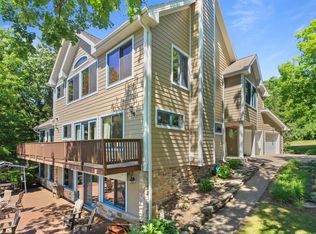 W5320 Pebble Beach Dr, Elkhorn, WI 53121