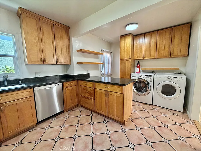 7619 Midfield Ave — Photo 4