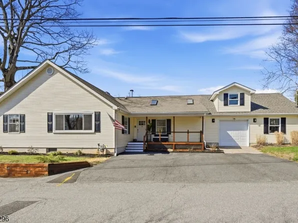 12 Canfield St, Hopatcong Boro, NJ 07874