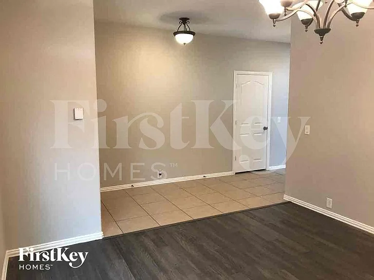 612 Celeste Ln — Photo 6