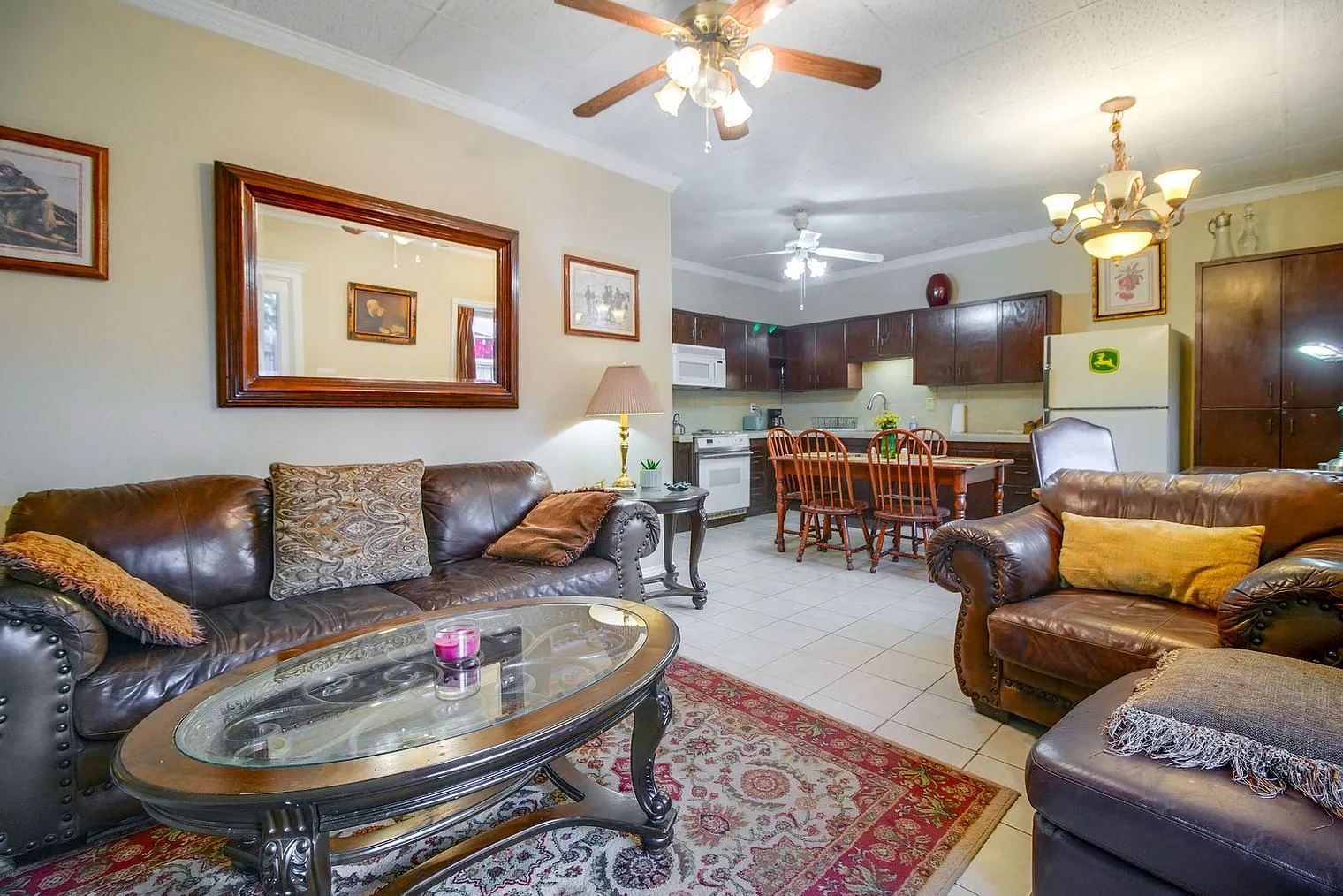 1 bed, 1.0 bath, 796 sqft, $1,290 — Photo 2
