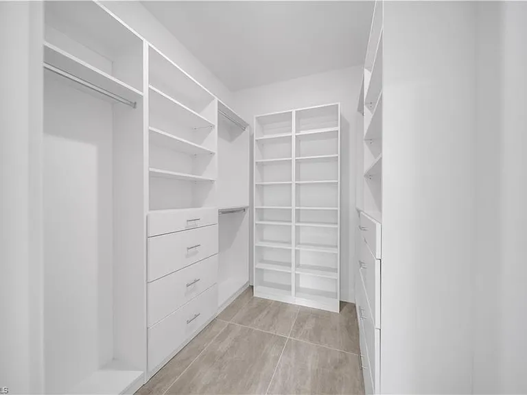 1142 Dutchess St E — Photo 16