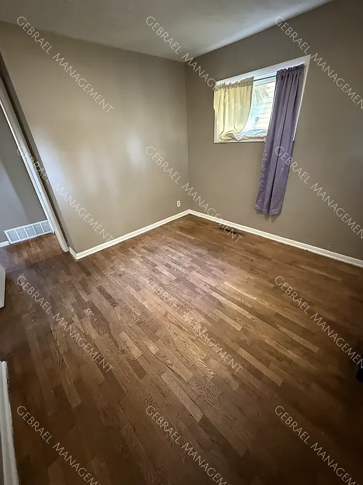 750 Huron St. — Photo 4
