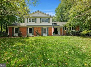 1704 Fox Run Ct, Vienna, VA 22182