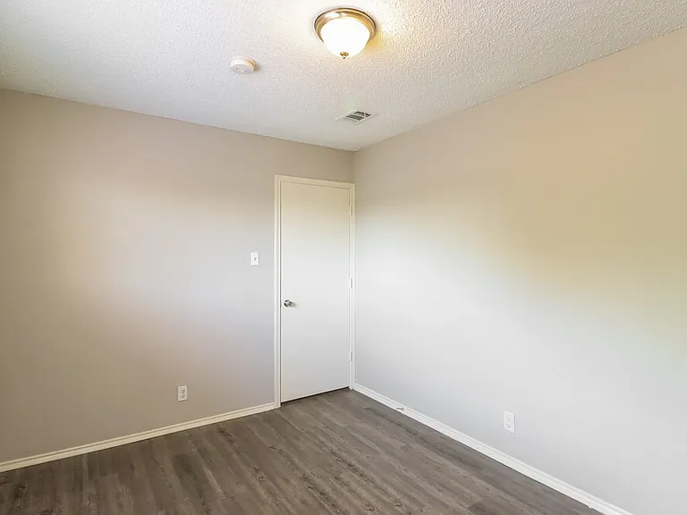 4803 Glen Valley Dr — Photo 12