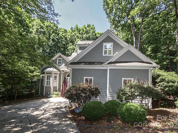 3rd image of 8 Oakwood Ln