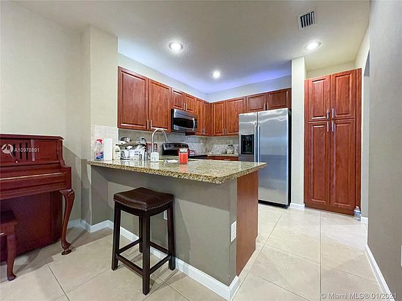 4th image of 278 Las Brisas Cir