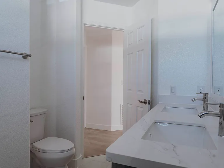 925 Magnolia Ct — Photo 9