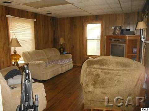 2nd image of 114 Vreeland St