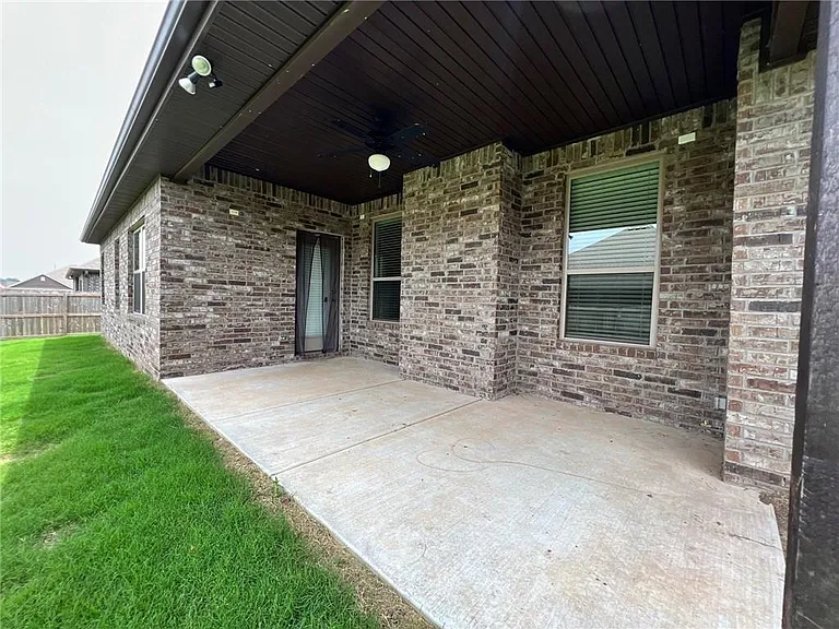 301 Cisterna Dr — Photo 20