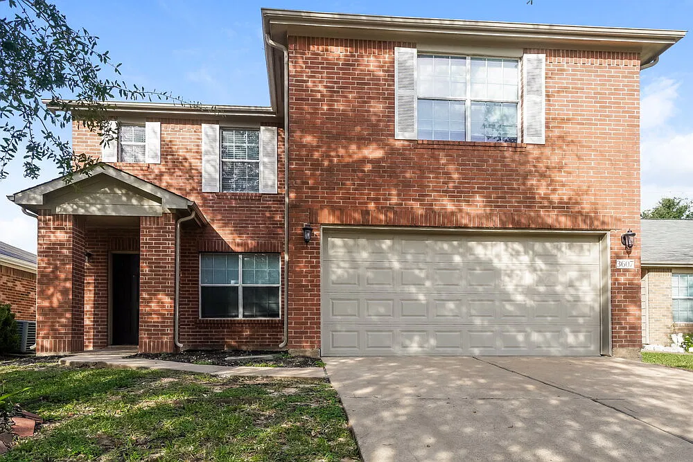 3 bed, 2.5 bath, 2310 sqft, $2,130 — Photo 1