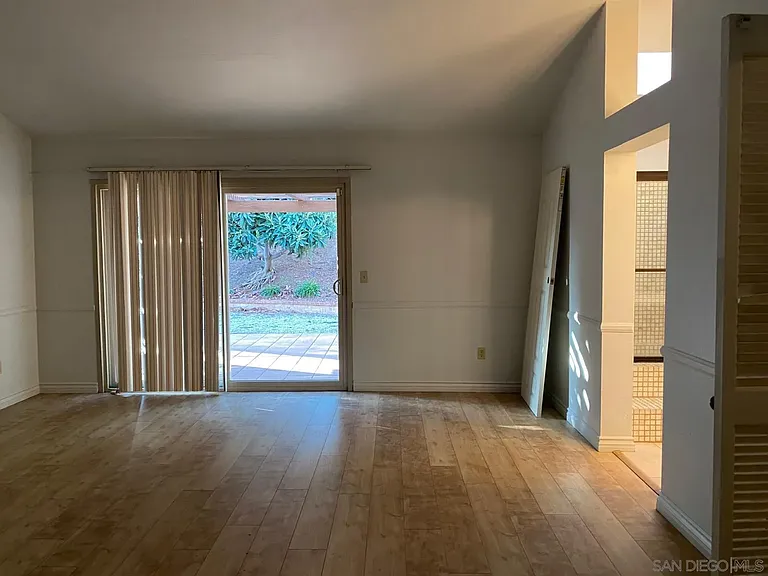 12592 Heatherfield Ln — Photo 32
