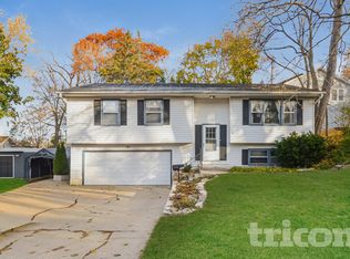 131 Oak St, Geneva, IL 60134